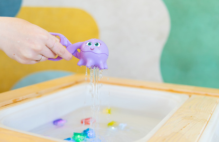 Glo Pals, Zestaw zabawek Glo Pals 5w1 rozwijających motorykę małą